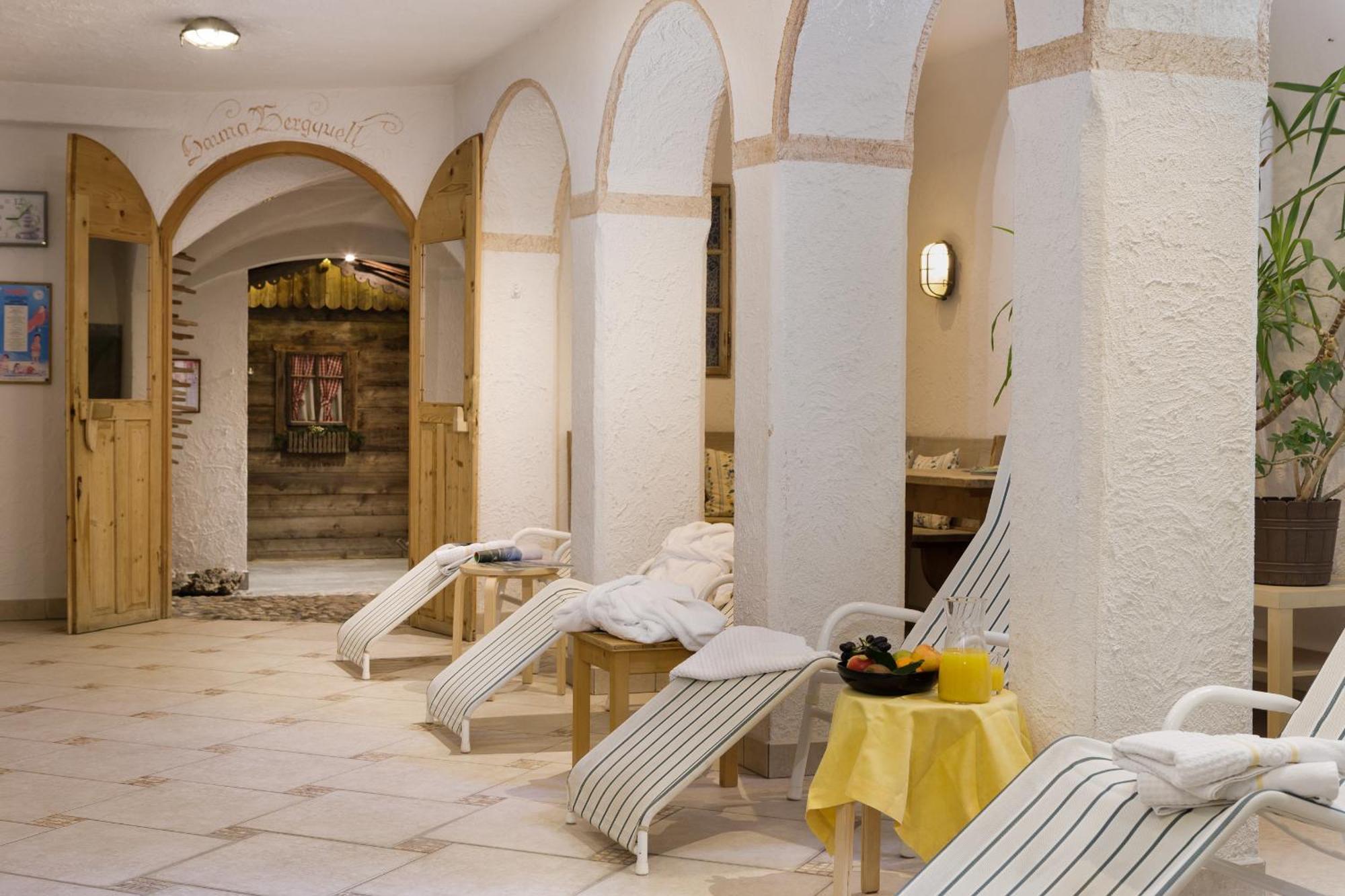 Hotel Bergland Cadipietra Exterior photo